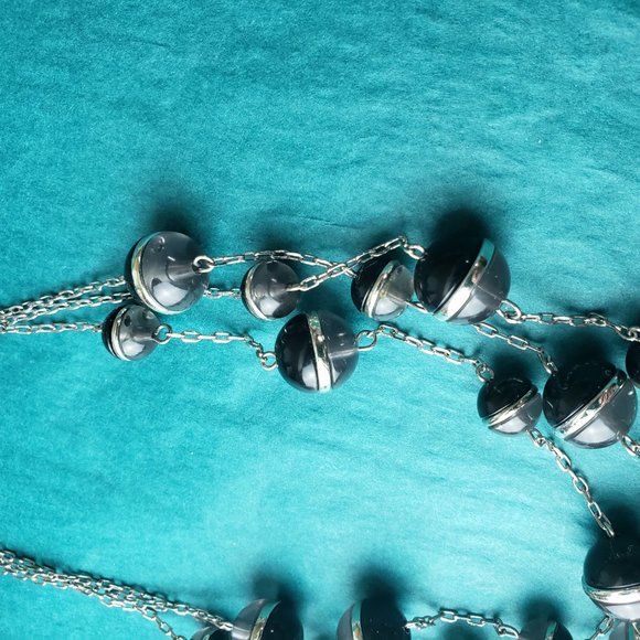 2/20$ Coldwater creek necklace 2 tone beads 3 strands - Picture 3 of 6